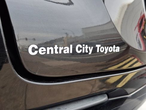 Used 2019 Toyota C-HR XLE image 29
