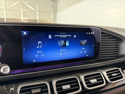 Used 2025 Mercedes-Benz GLS 450 4MATIC image 23