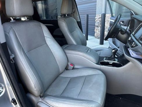 Used 2014 Toyota Highlander XLE image 13