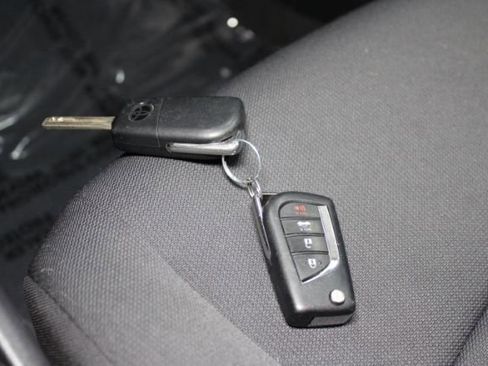 Used 2022 Toyota Corolla LE image 14