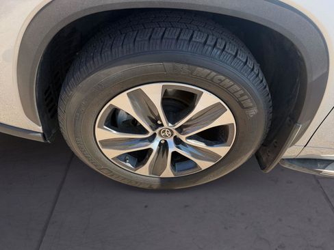 Used 2022 Toyota Highlander XLE image 14