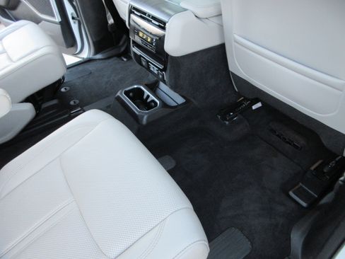 Used 2023 Jeep Wagoneer L Series III w/ Premium Group I image 24