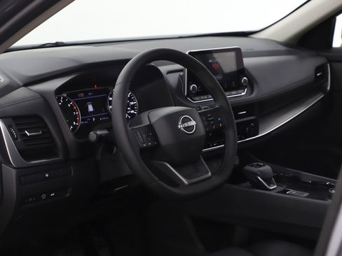 Used 2026 Nissan Rogue SV w/ SV Premium Package image 25