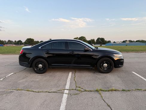 Used 2017 Ford Taurus Police Interceptor image 4