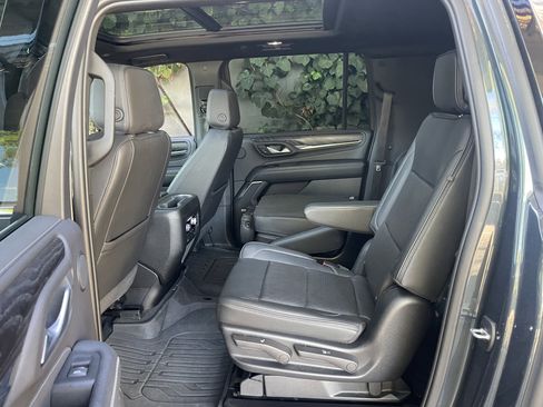 Used 2022 GMC Yukon XL Denali image 6