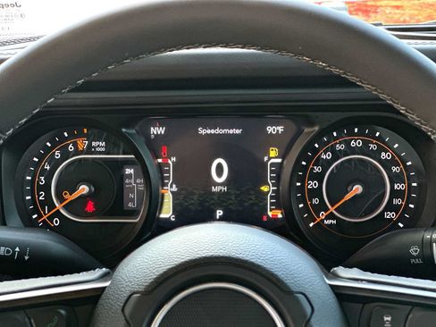 Used 2025 Jeep Gladiator Rubicon AWD/4WD image 19