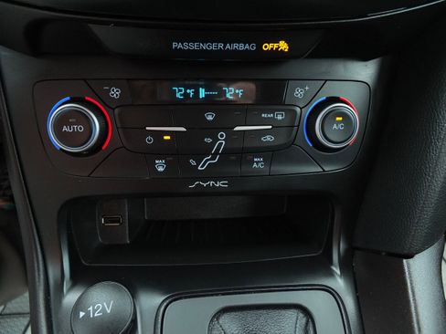 Used 2018 Ford Focus SE FWD image 24