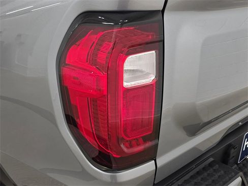 Used 2024 GMC Canyon Denali image 34