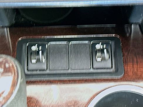 Used 2012 Toyota Camry XLE FWD image 19