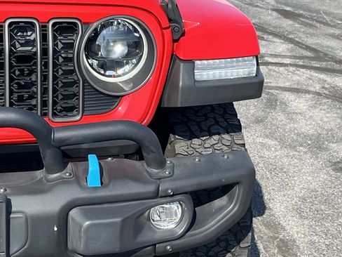 Used 2023 Jeep Wrangler Unlimited Rubicon 4xe AWD/4WD image 12
