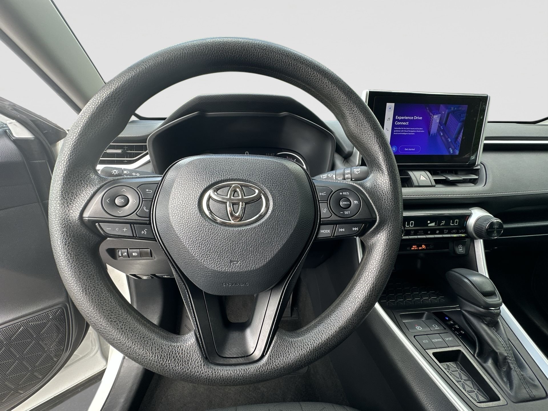 Used 2024 Toyota RAV4 XLE FWD image 11
