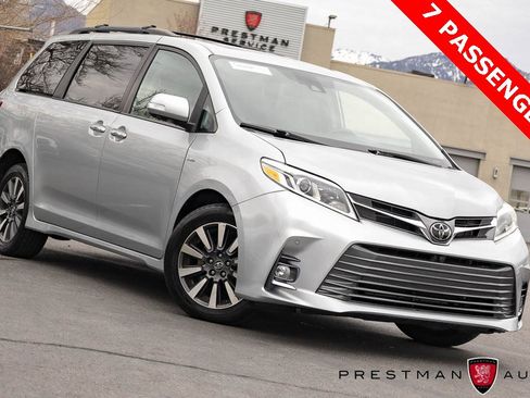 Used 2020 Toyota Sienna Limited image 1
