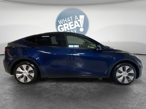 Used 2023 Tesla Model Y Long Range AWD/4WD image 2