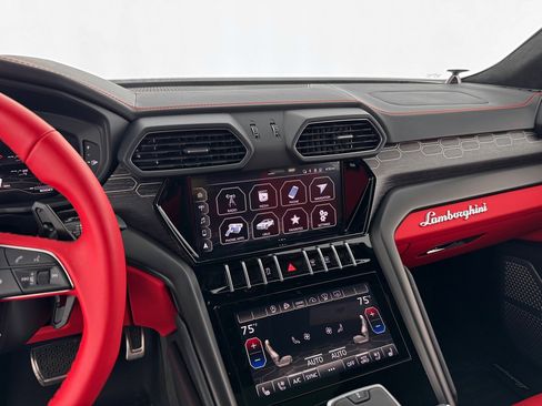 Used 2022 Lamborghini Urus image 20