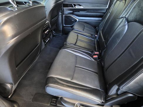 Used 2024 Jeep Wagoneer L Series II RWD image 9