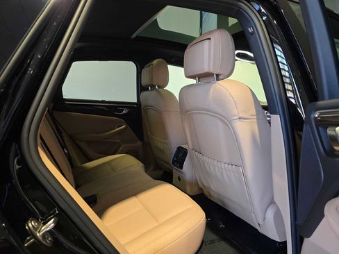 New 2026 Porsche Macan AWD/4WD image 17