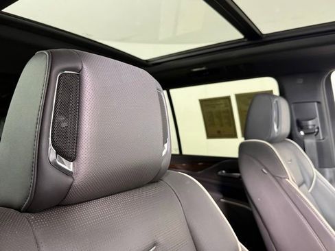 Used 2024 Cadillac Escalade ESV Premium Luxury w/ Performance Package AWD/4WD image 33