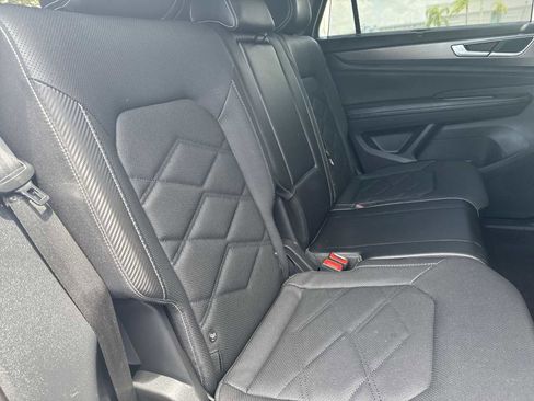 Certified 2024 Volkswagen Atlas Cross Sport SE FWD image 19