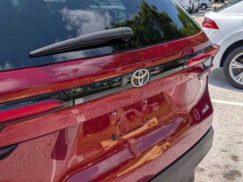 Used 2024 Toyota Grand Highlander FWD image 16