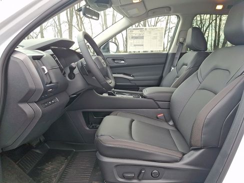 New 2026 Nissan Pathfinder SL AWD/4WD image 6