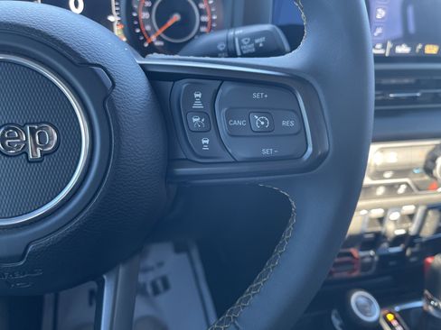 Used 2025 Jeep Gladiator Willys image 21