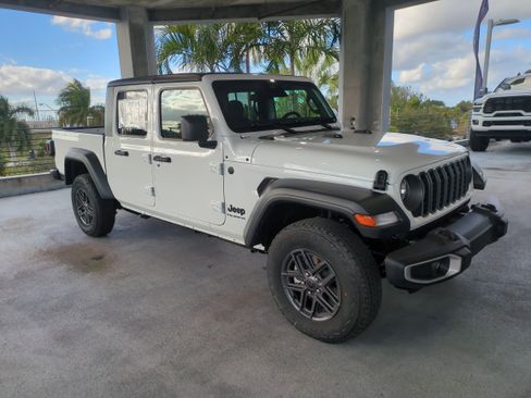 New 2026 Jeep Gladiator Sport image 2