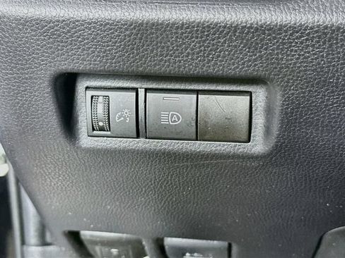 Used 2025 Toyota RAV4 XLE AWD/4WD image 21