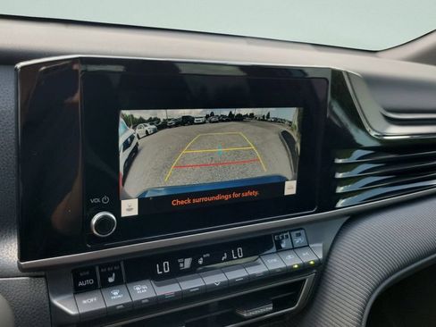 Used 2025 Toyota Camry SE w/ Convenience Package FWD image 17