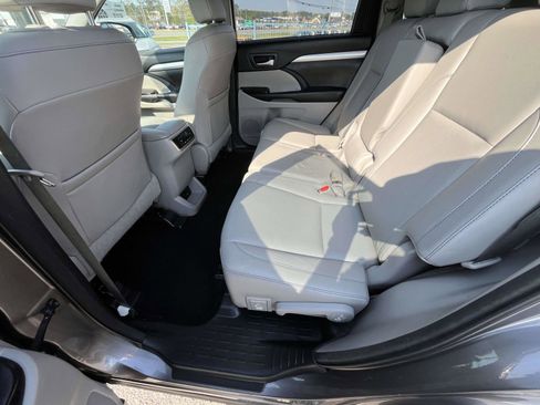 Used 2015 Toyota Highlander XLE image 7