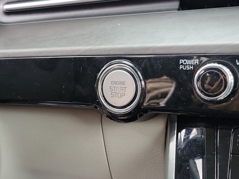 Used 2023 Kia Carnival SX image 28