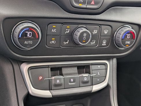 Used 2024 GMC Terrain SLT w/ Infotainment Package II image 12