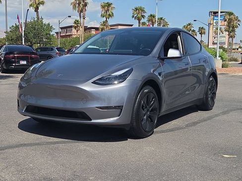 Used 2025 Tesla Model Y Long Range RWD image 2