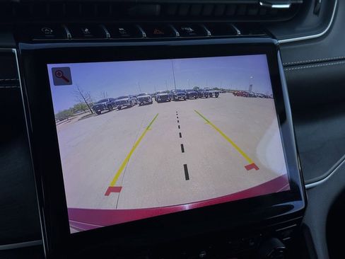 Used 2023 Jeep Grand Cherokee Limited w/ Black Appearance Package image 3