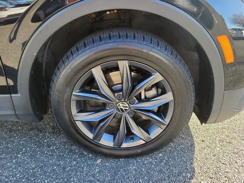 Used 2022 Volkswagen Tiguan SE image 8