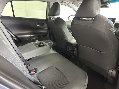 Used 2024 Toyota Venza LE AWD/4WD image 18