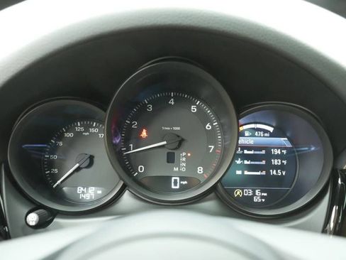 Used 2025 Porsche Macan AWD/4WD image 14