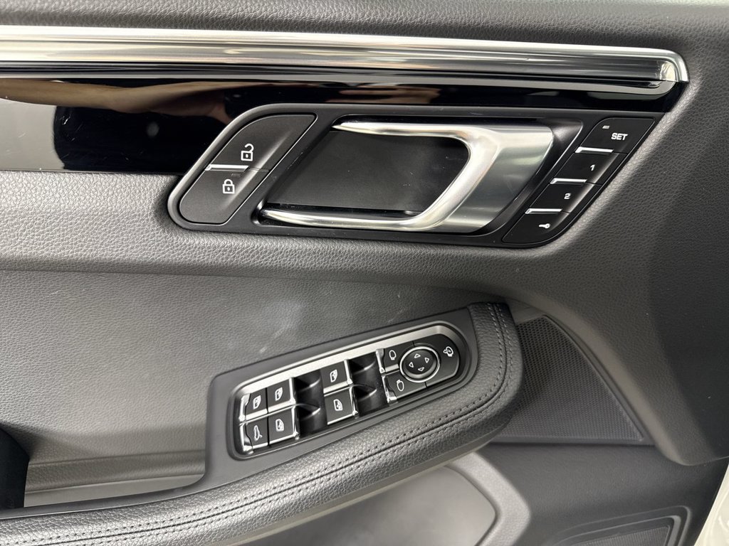 Certified 2026 Porsche Macan AWD/4WD image 33
