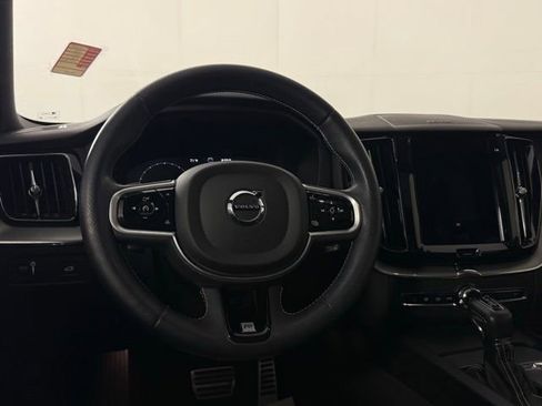 Used 2019 Volvo XC60 T5 R-Design w/ Protection Package FWD image 23