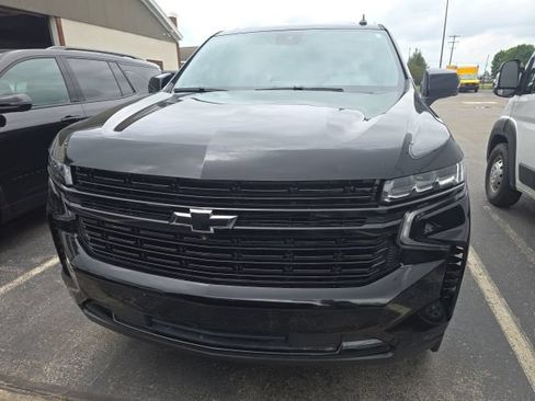 Used 2024 Chevrolet Suburban RST w/ Luxury Package AWD/4WD image 2