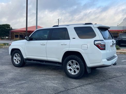 Used 2022 Toyota 4Runner SR5 RWD image 6