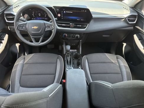 Used 2025 Chevrolet TrailBlazer LT FWD image 11