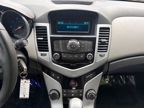 Used 2014 Chevrolet Cruze LS FWD image 18