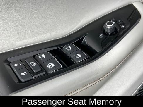 Used 2021 Jeep Grand Cherokee L Overland w/ Luxury Tech Group IV image 22