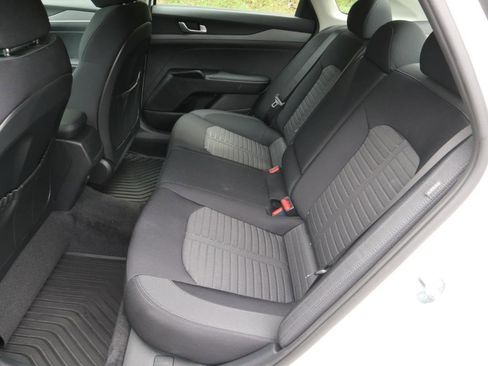 New 2025 Kia K5 LXS FWD image 4
