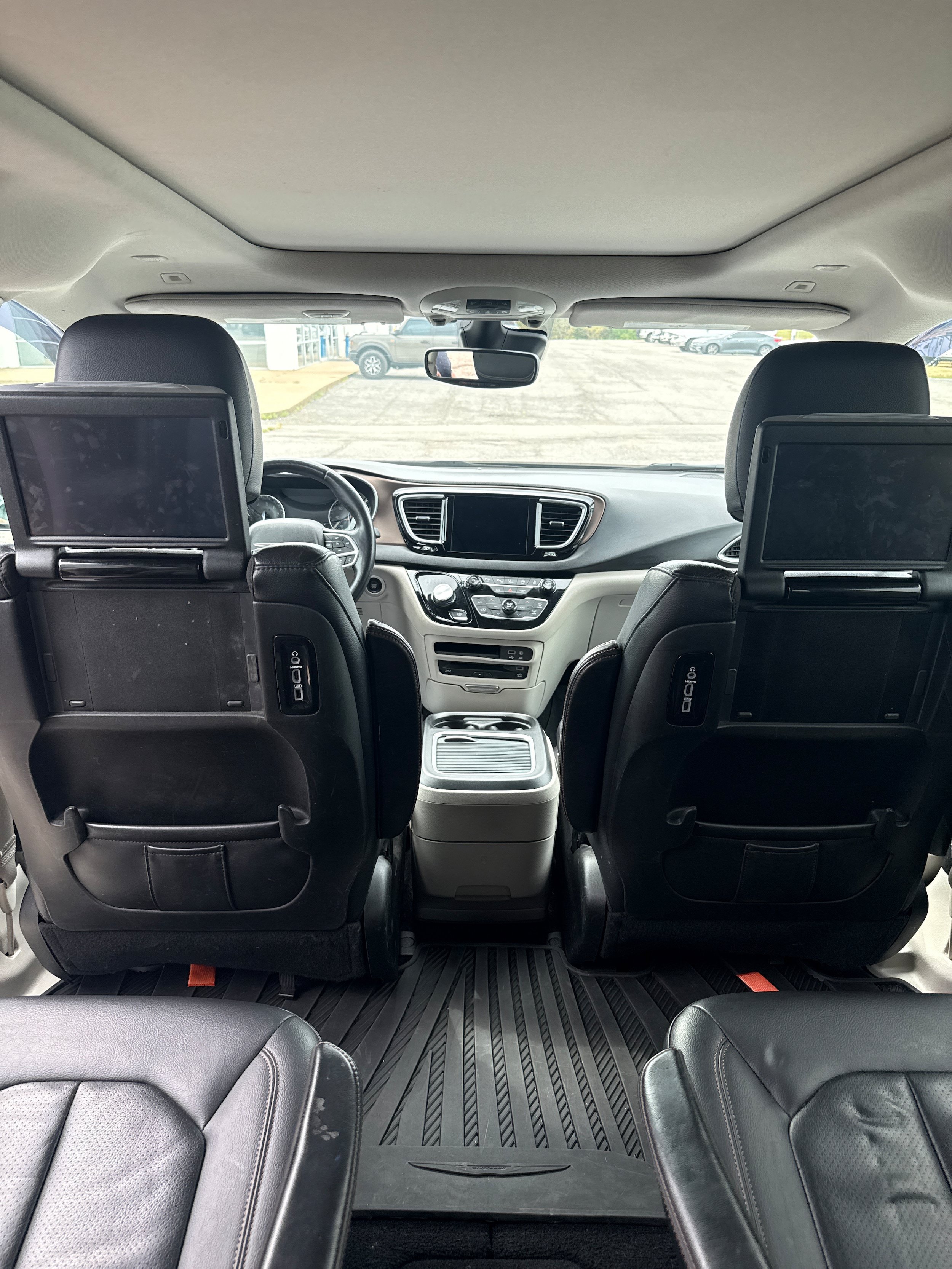 Used 2018 Chrysler Pacifica Touring-L Plus w/ Advanced Safetytec Group FWD image 7