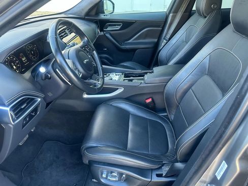 Used 2019 Jaguar F-PACE S image 15