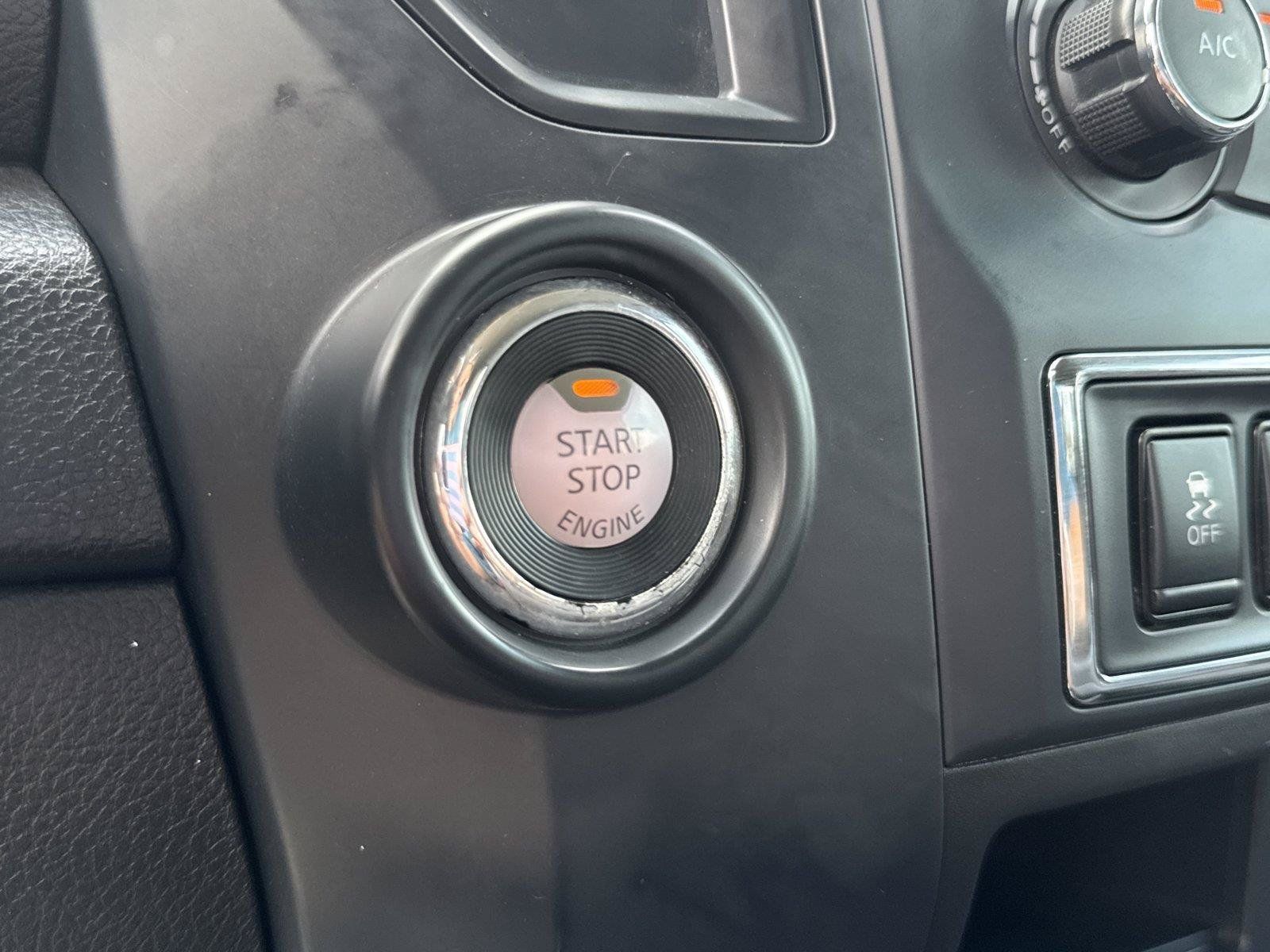 Used 2022 Nissan Titan SV RWD image 25