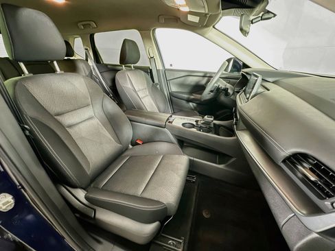 Used 2024 Nissan Rogue SV FWD image 30