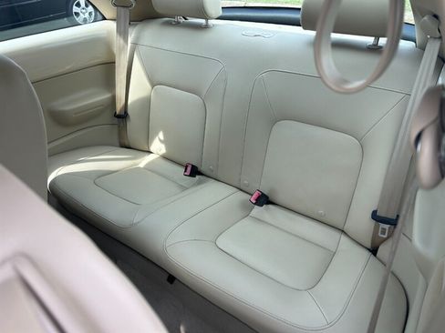 Used 2009 Volkswagen Beetle Coupe FWD image 10