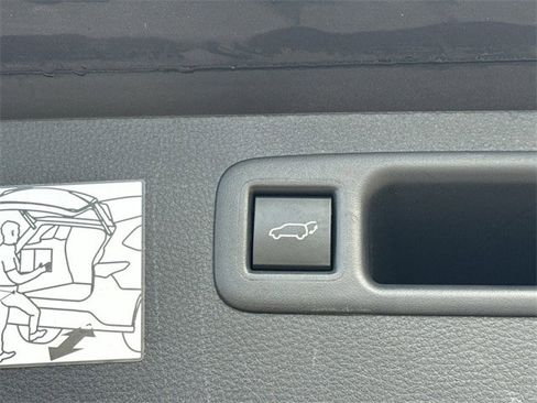 Used 2024 Toyota Highlander XLE image 36